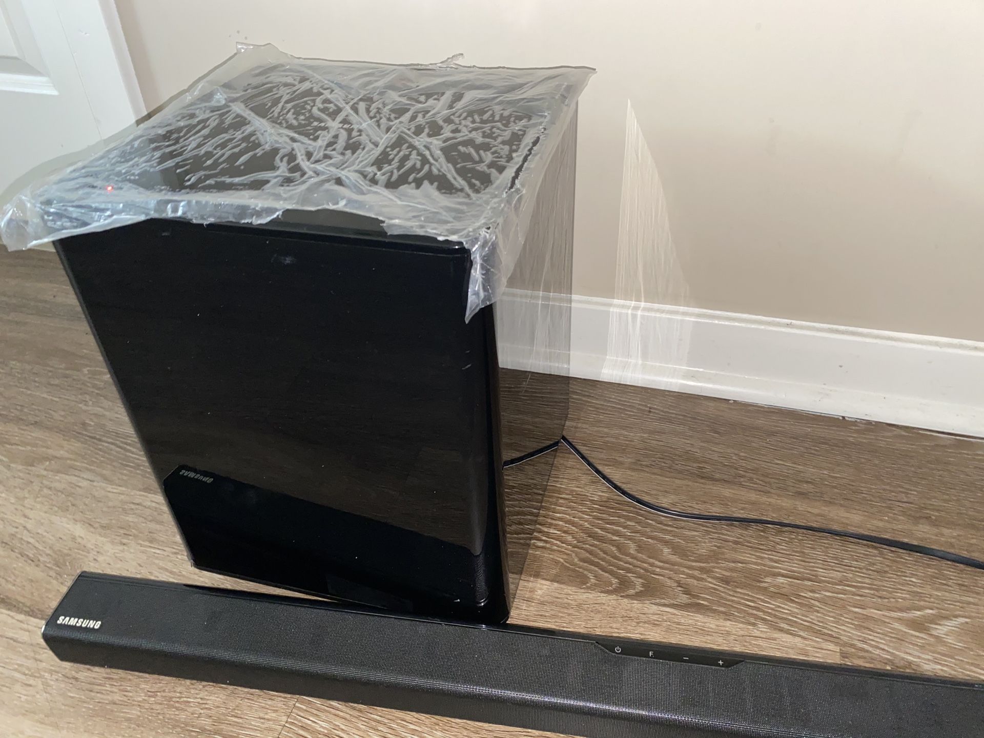 Samsung Soundbar with Sub