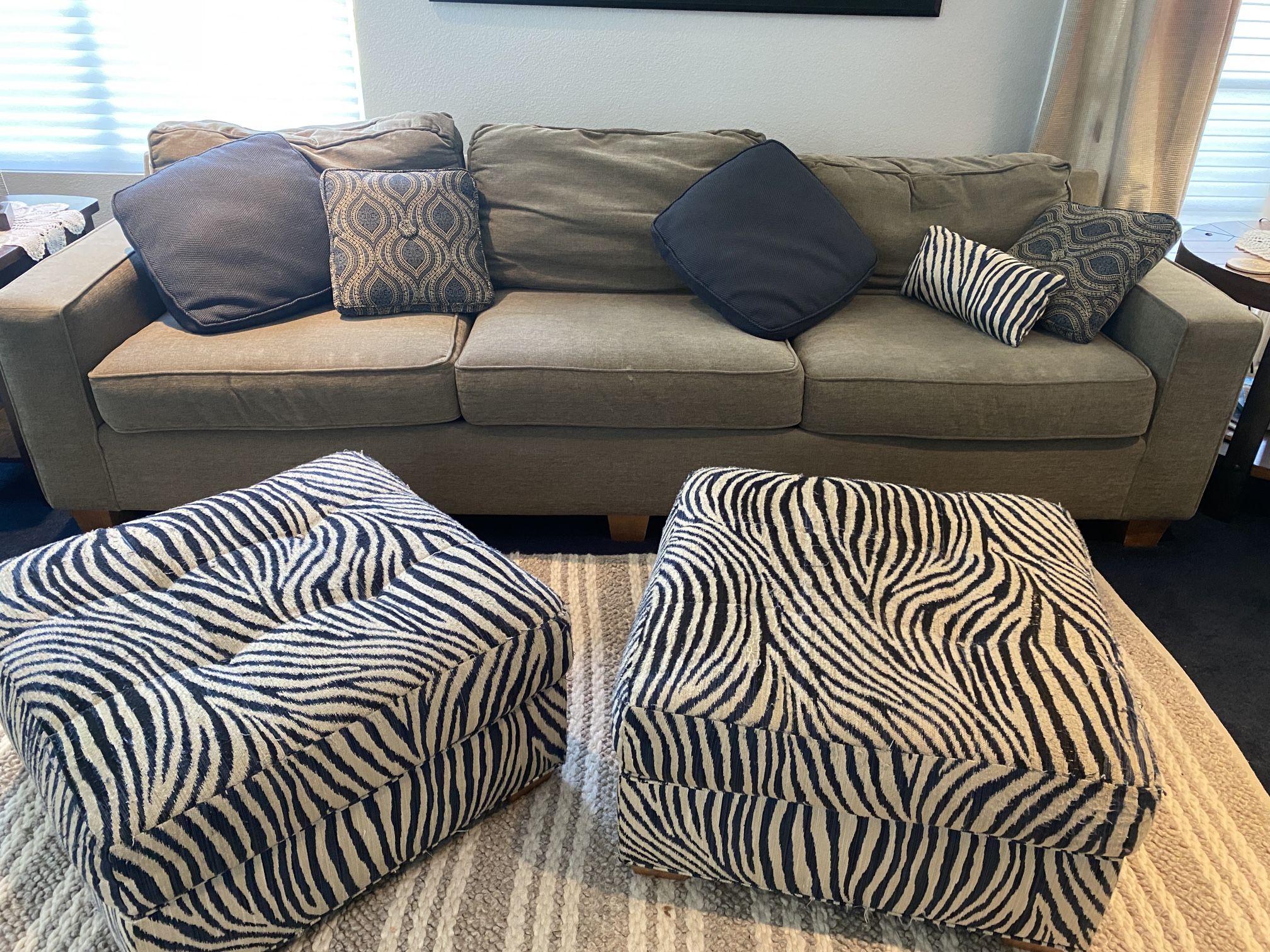 Sofa & Ottomans 