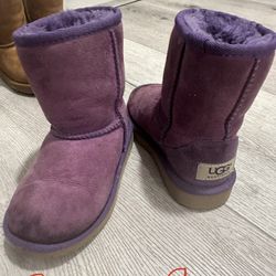 Little Girl Uggs Size 9