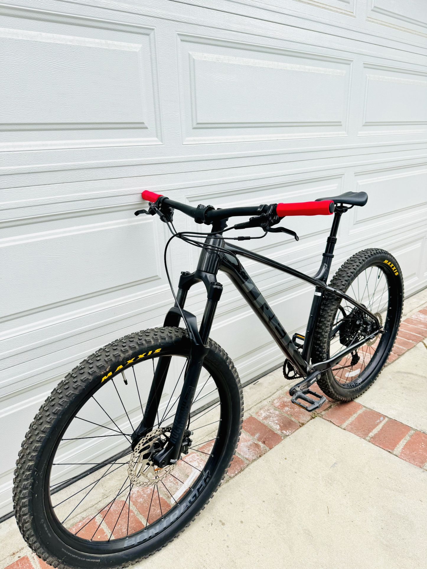Trek Roscoe 7 Mountain Bike 27.5 Large