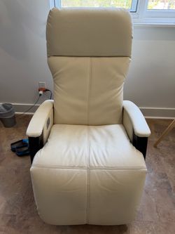 Cozzia Svago AG6000 Zero Gravity Recliner. 2 chairs avaiable