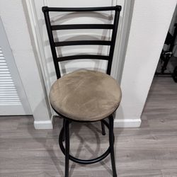 28” Swivel Counter Height Bar Stool – Black Metal w/ Padded Seat 