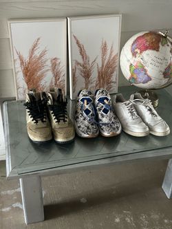 Shoes size 11 , coffee table, free