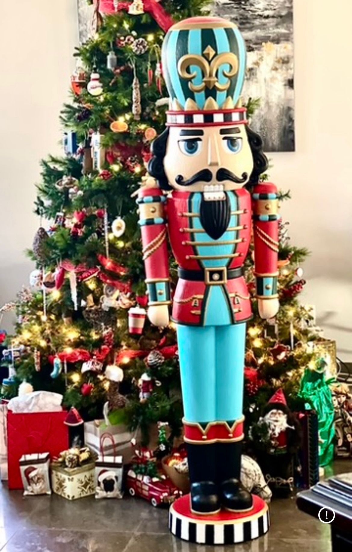 🎄 6-Foot Hand-Painted Nutcracker – One-of-a-Kind Showpiece! 🎄 📍 Pickup: s. Durango & 215 near IKEA 💲 $350 – Firm Make a bold holiday statement wi