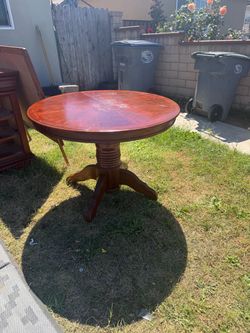 Round Wood Pedestal Dining Table