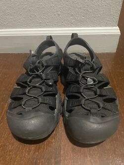 Men’s Size 8 Newport Closed Toe Sandals