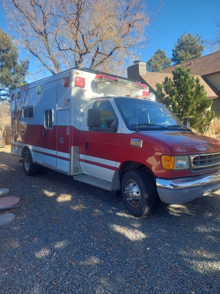 2000 Ford E450 Ambulance Camper