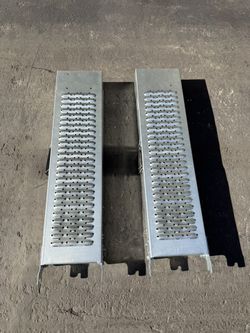 71" L × 8.85" W Heavy Duty Folding Loading Ramps for Pickup Trucks, 2 Pcs Steel Motorcycle Ramp with Handle