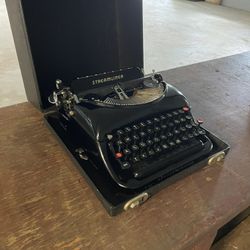 Vintage Remington Rand Streamliner Typewriter 