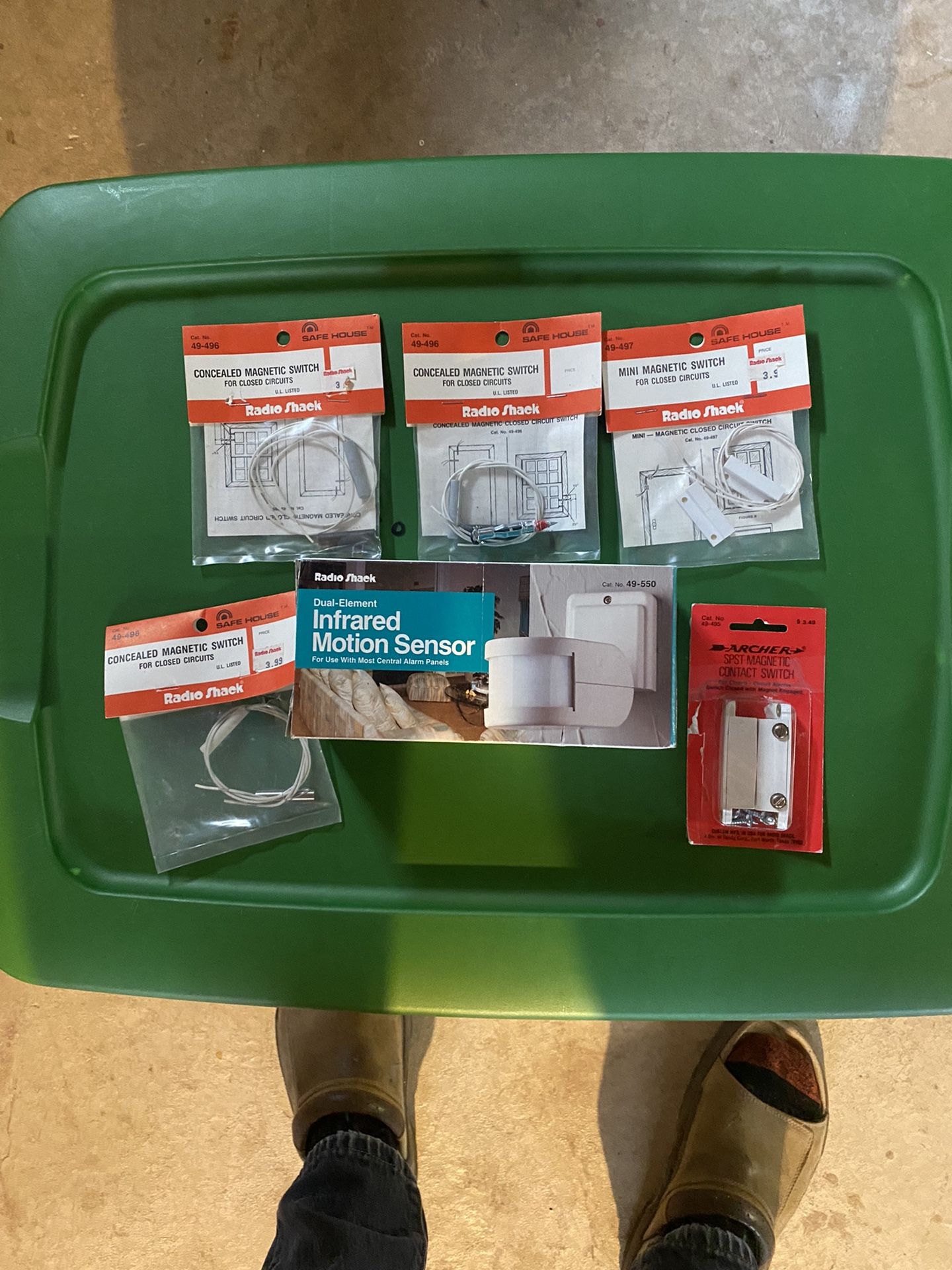 Radio Shack Infrared Motion Sensor & 5 Magnetic Switches