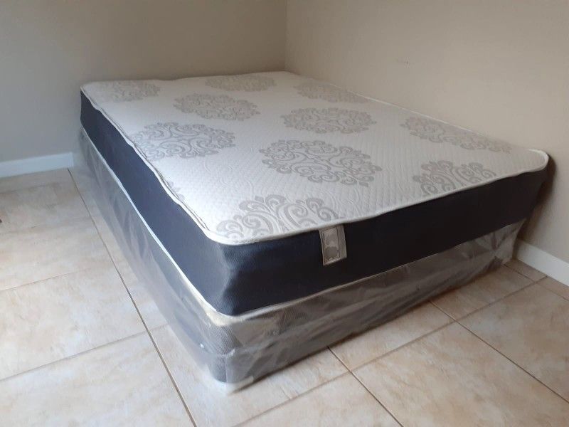 NEW QUEEN-SIZE MATTRESS AND BOX SPRING 🆕️
