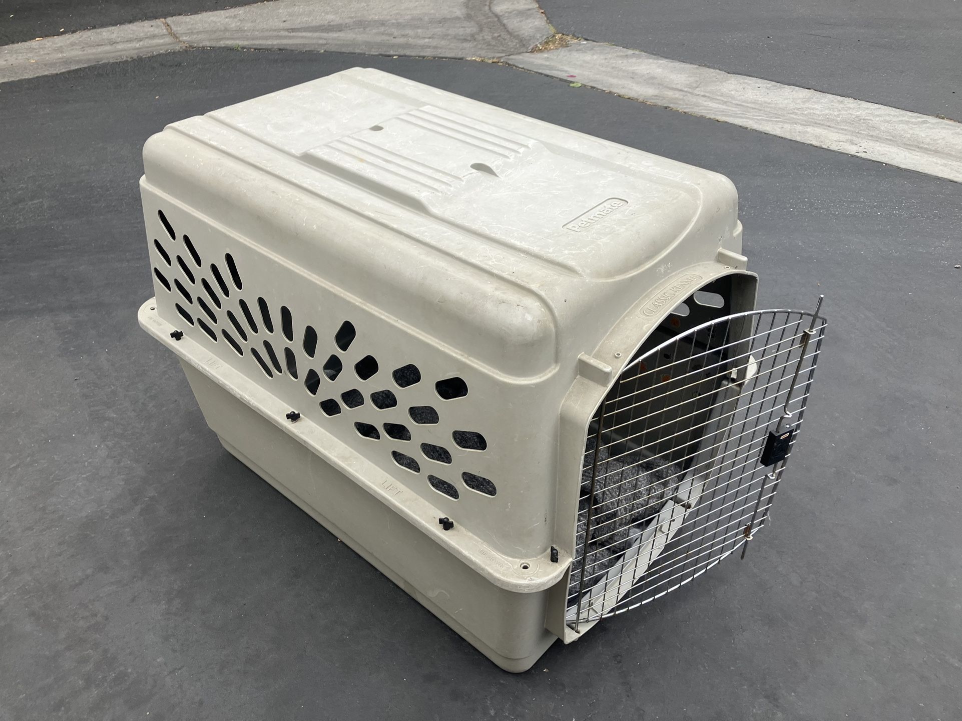 LARGE DOG KENNEL 