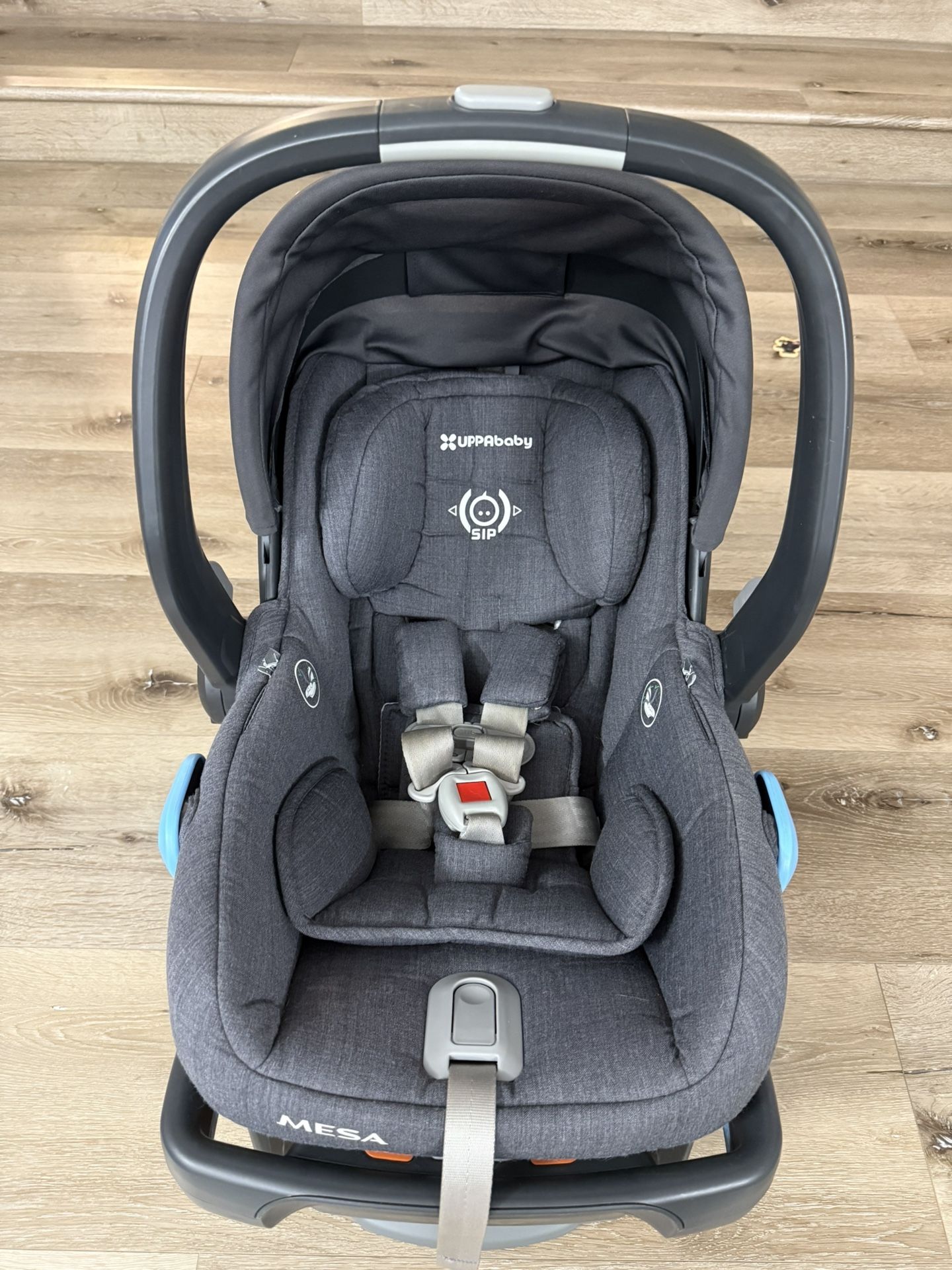 Uppababy Mesa Car seat And Base