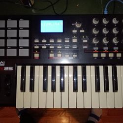 AKAI Professional MPK 25