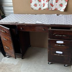 Wood Manicura Technician Table