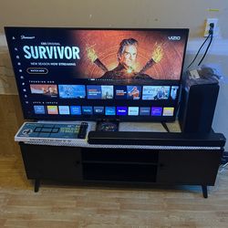 50” VIZIO 4K SMART UHD LED TV +  SAMSUNG SOUNDBAR & WIRELESS SUBWOOFER + BRAND NEW WALL MOUNT + BRAND NEW LED LIGHTS