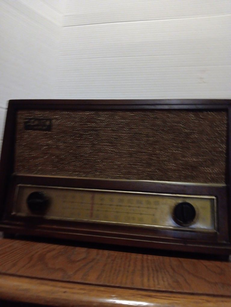 Vintage Clean Working 1950 Zenith Tube Table Radio (1) Sold $175 My Price $125 In Better Condition 