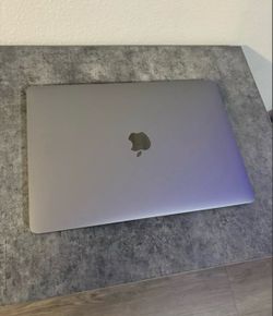 •Macbook pro 2019 13’ Flawless•
