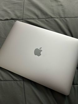 MacBook M1 (2020)