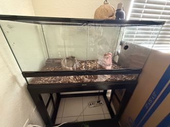 Zoomed tank with stand brand new used for 2 months