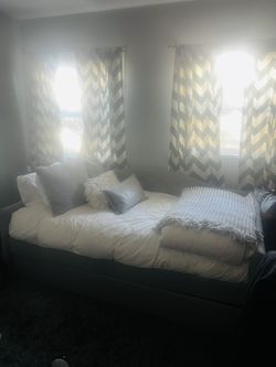 Daybed W/new Mattress (twin)