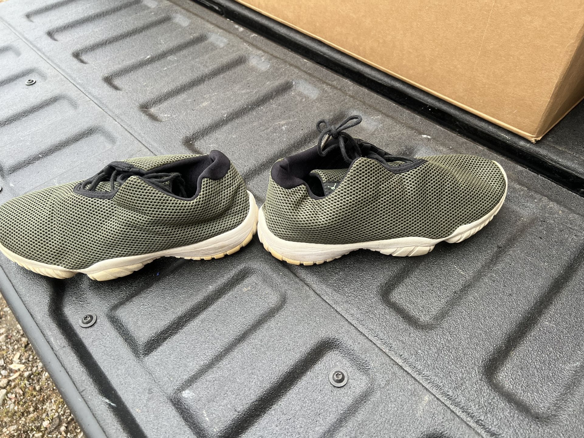 Air Jordan Future Low Faded Olive/Light Poison Green Size 9 1/2 