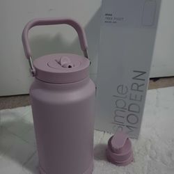 Water bottle- 64oz TREK PIVOT (New)