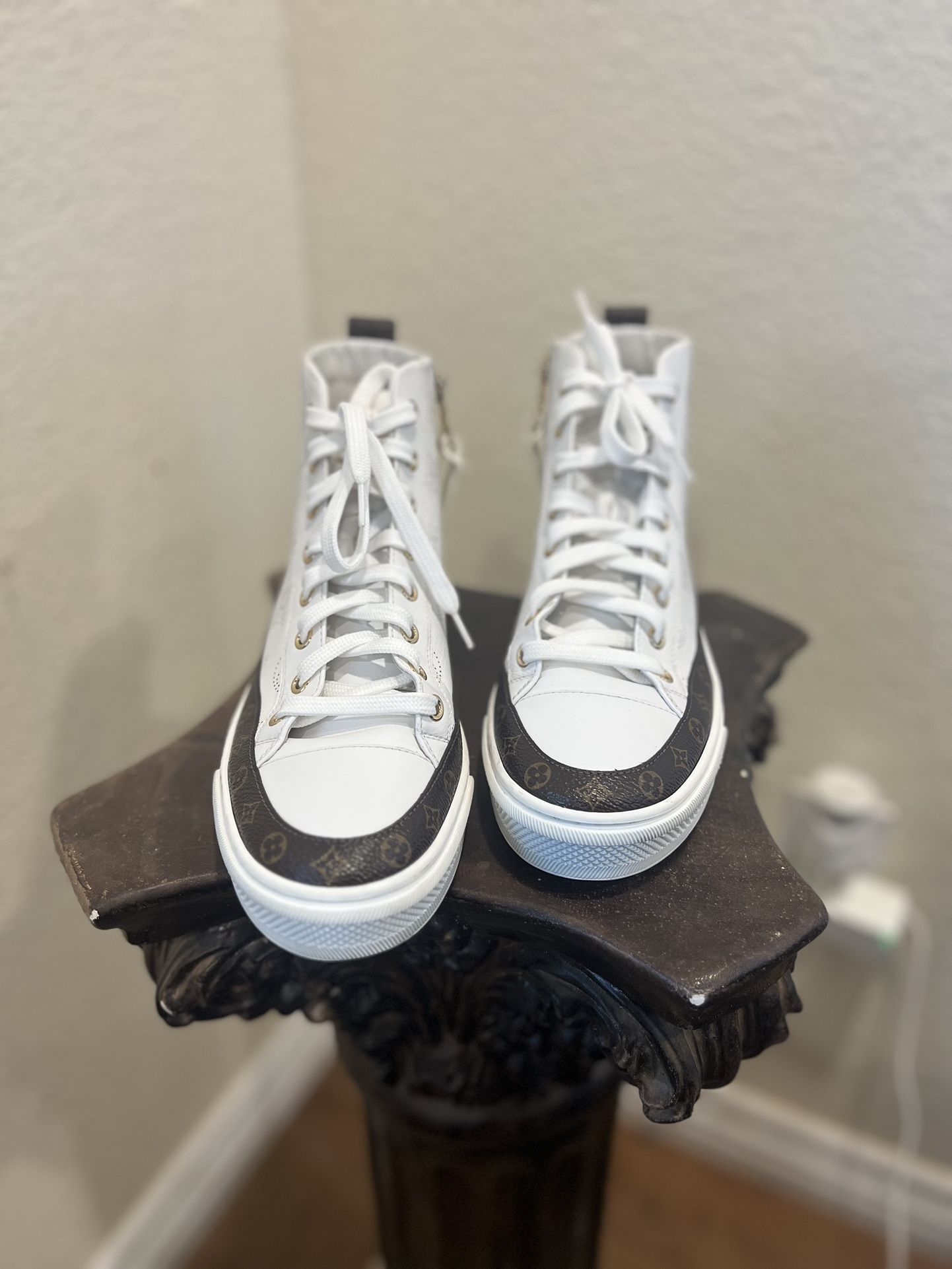 LV Shoes Size 6 Women