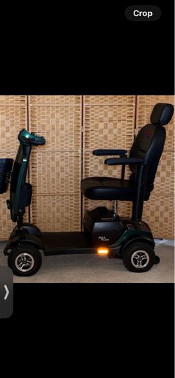 ( BRAND NEW ) 4 WHEELS SCOOTER