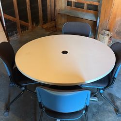 Round Table And Chairs