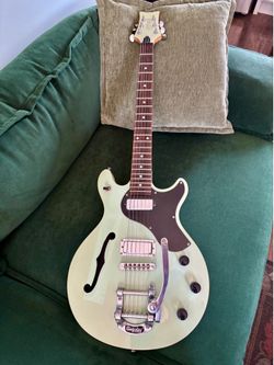 2006 Daisy Rock Retro-H De-luxe guitar