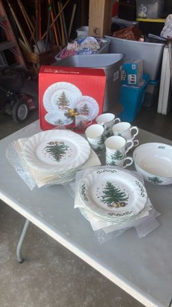 Nikki Christmas Dishes