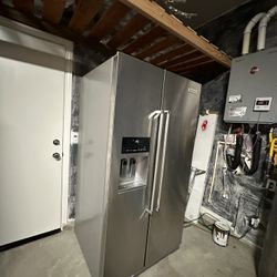 Refrigerator 