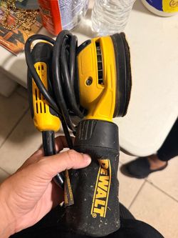 DeWALT DWE6423 Random Orbit Palm Sander 5