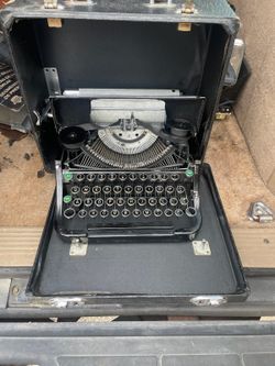 Vintage Underwood Typewriter