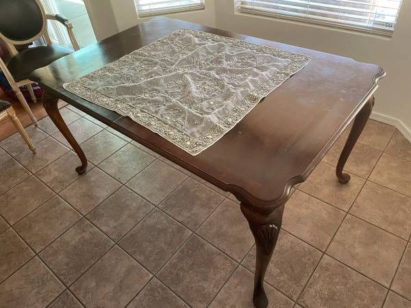 Extendable Dining Room Table