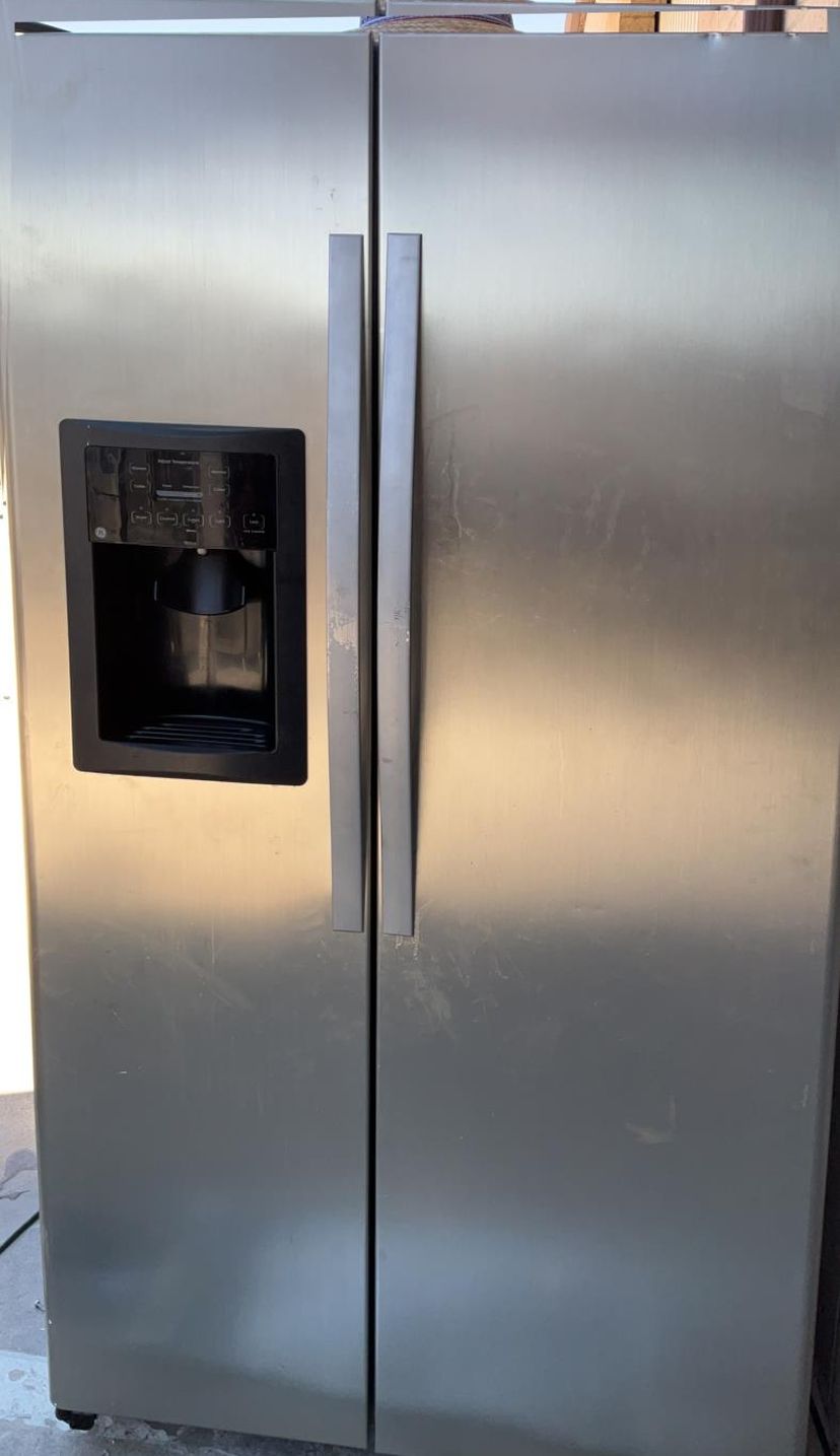 GE Side-by-Side Stainless Steel Refrigerator Fridge