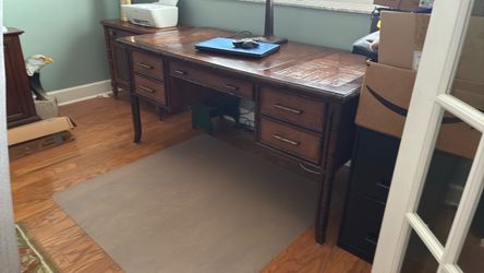 Desk (bamboo and Rattan design, heavy, excellent condition)