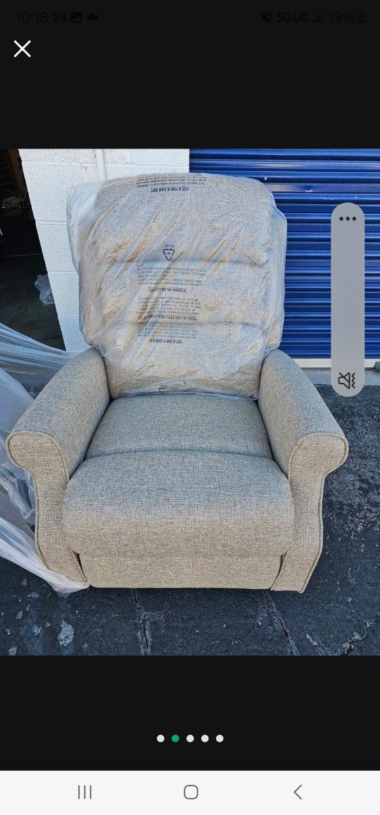 ASHLEY RECLINABLE SOFA 