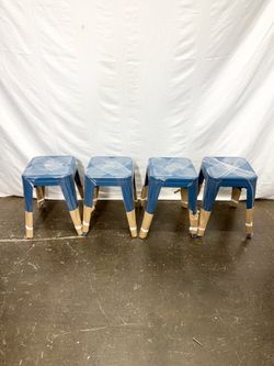 18 in. H Backless Stackable Metal Frame Bar Stools (Set of 4), Blue