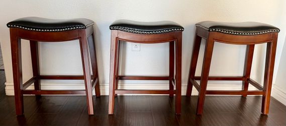 Set of 3 Black and walnut-colored backless barstools