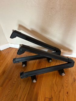 Thule SnowPack M Ski / Snowboard Roof Rack (Locks & Key Included