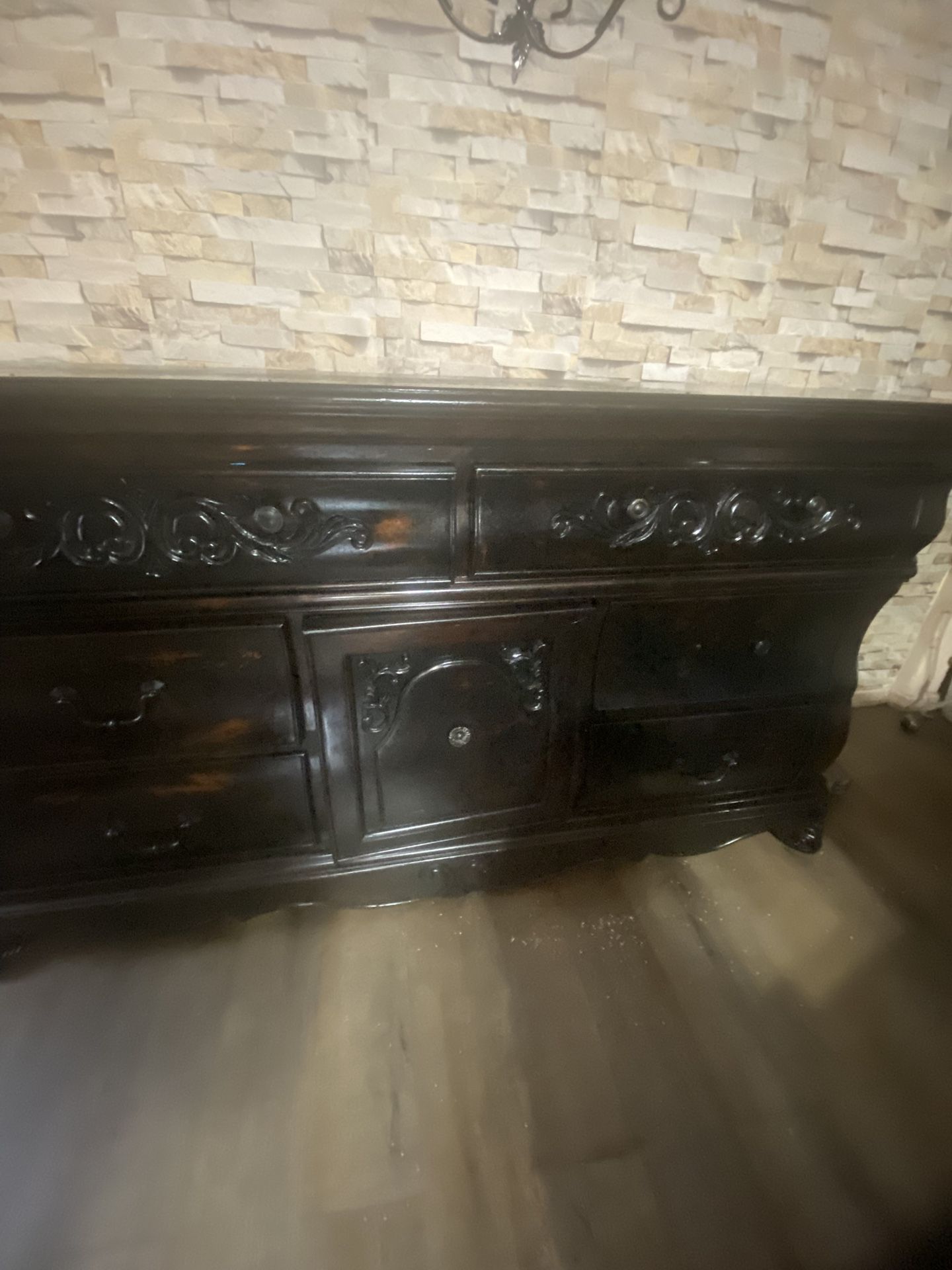 Dresser With 6 Drawers 