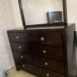 Recamara  de 4 Piezas,,Muy Poco Uso Casi Nuevo , 