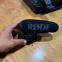 RØDE VideoMic Pro+ – On-Camera Shotgun Mic (with Rycote mount)