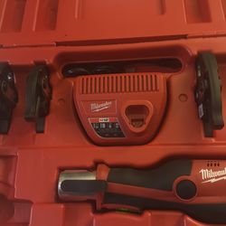 Milwaukee M12 12-Volt Lithium-Ion Force Logic Cordless Press Tool Kit (3 Jaws Included)