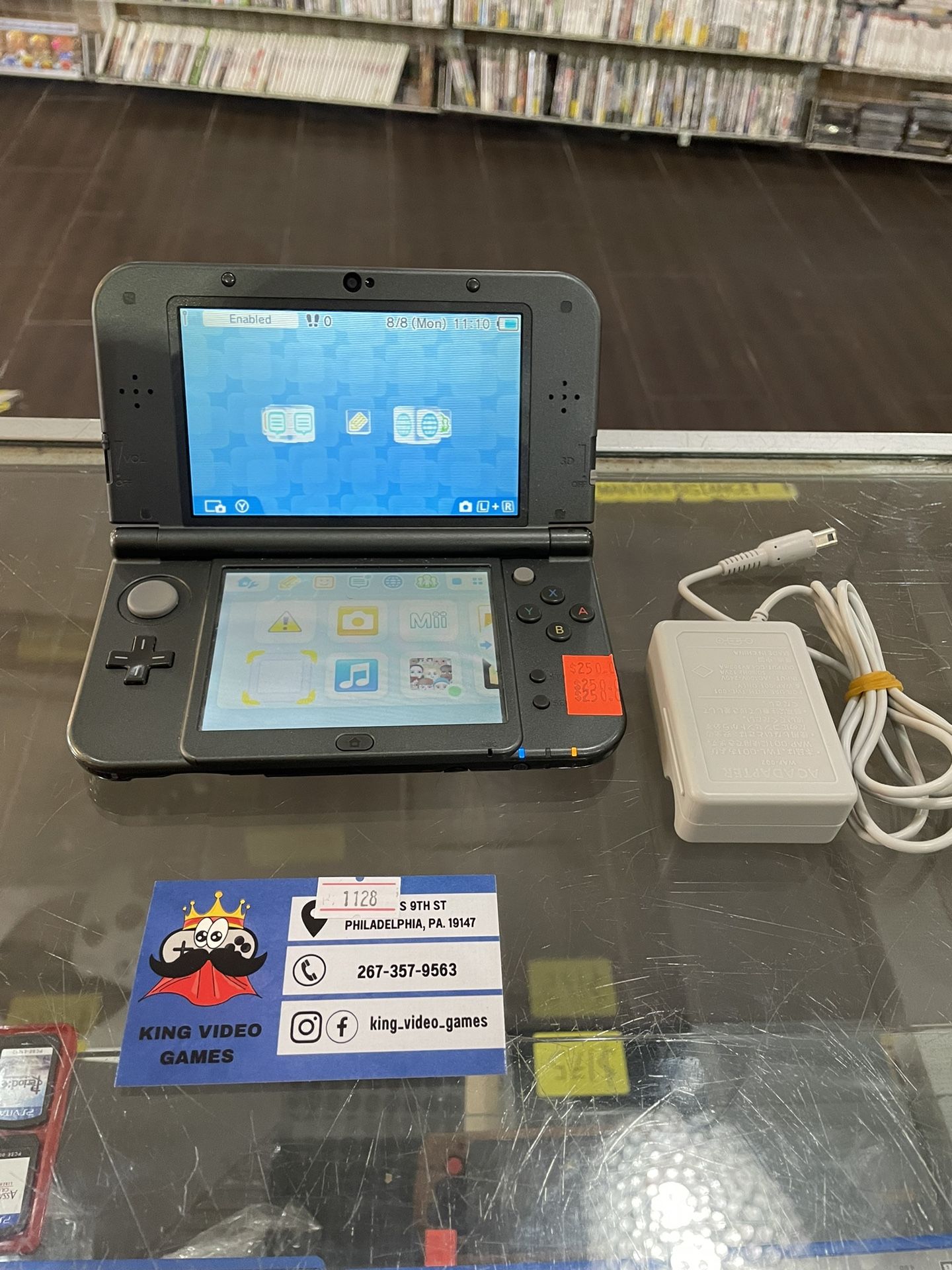 New Nintendo 3DS With Charger 