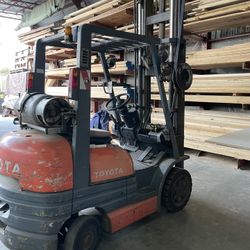 Forklift Toyota 4,500Lbs