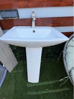 Pedestal sink
