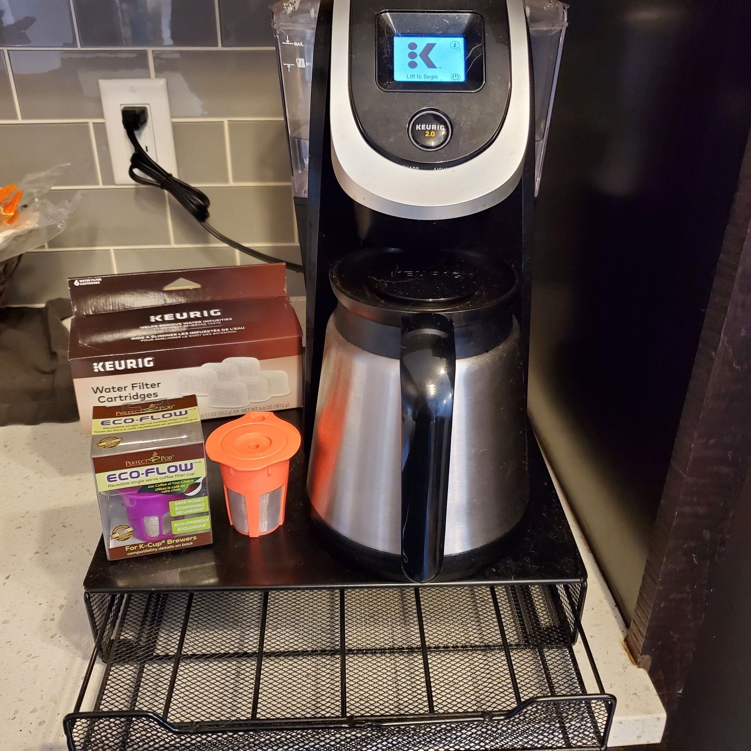 Keurig coffee maker with carafe